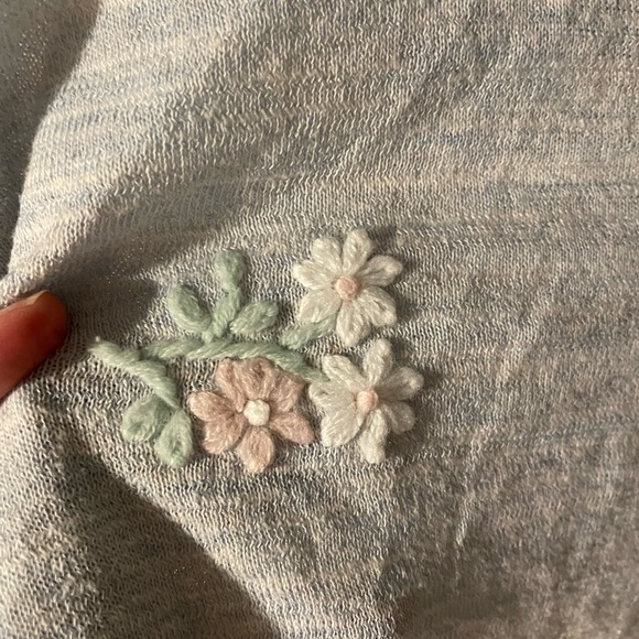 Sweater - distressed - floral - Picture 3 of 7